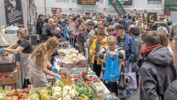 FOTOD Uma Meki suurlaadal pakkus paremaid palasid ligi sada kauplejat